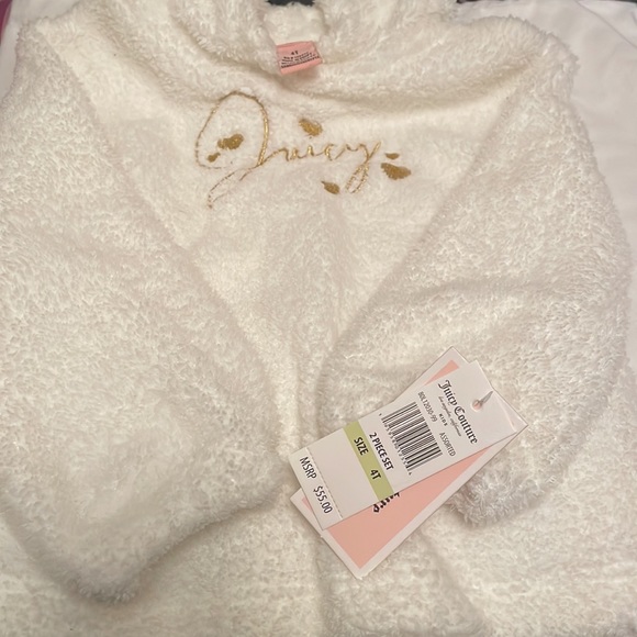 NWT Juicy couture girls 2piece set.Size 4t. Fleece hoody with branded leggings. - Picture 4 of 15